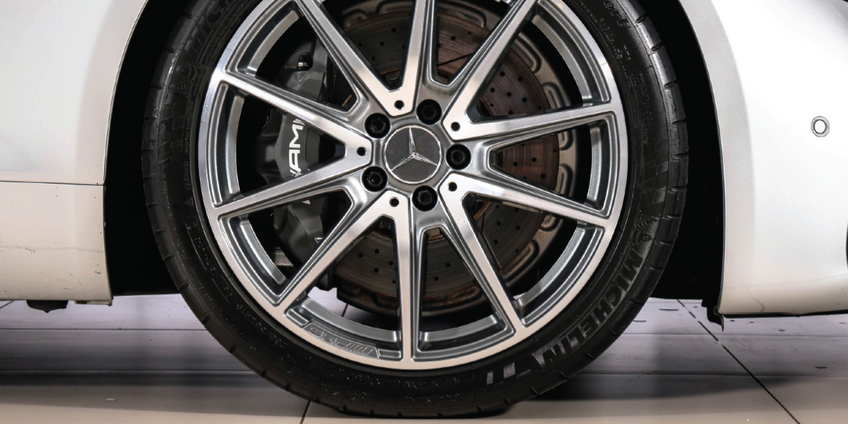 How potholes and kerb strikes can impact brakes 1