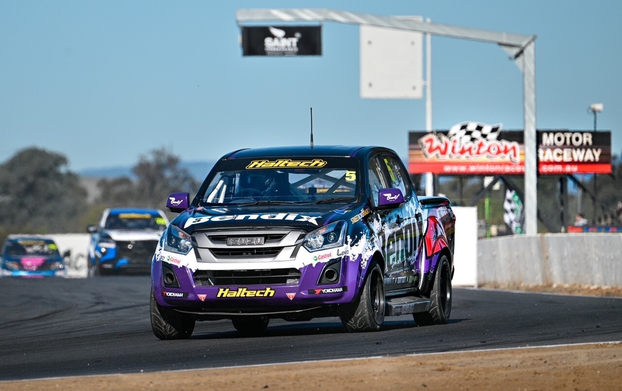Dave Casey Storms Winton Motor Raceway在2022 Winton Supersprint